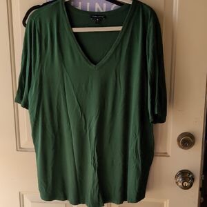 Universal Standard Green Lily V-Neck Tee M